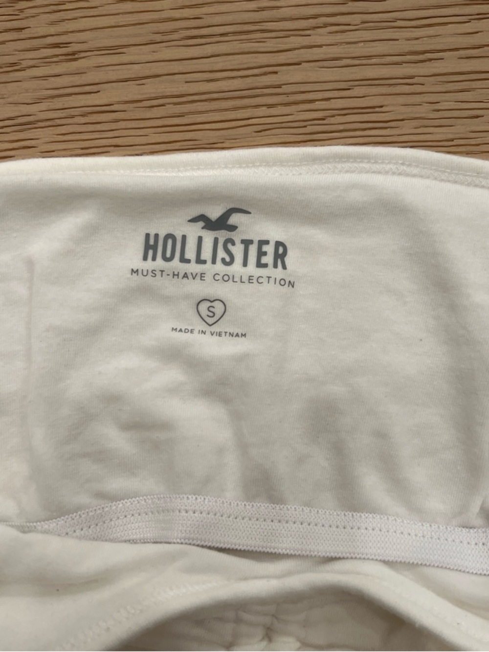 TWO hollister crop tops - Picture 4 of 4